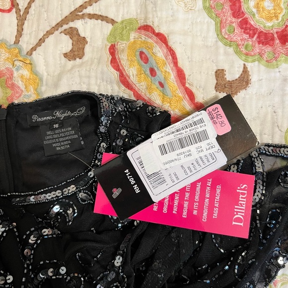 Crew Neck Beaded Sequin Cold Shoulder 3/4 Sleeve A-Line Gown - Picture 4 of 6